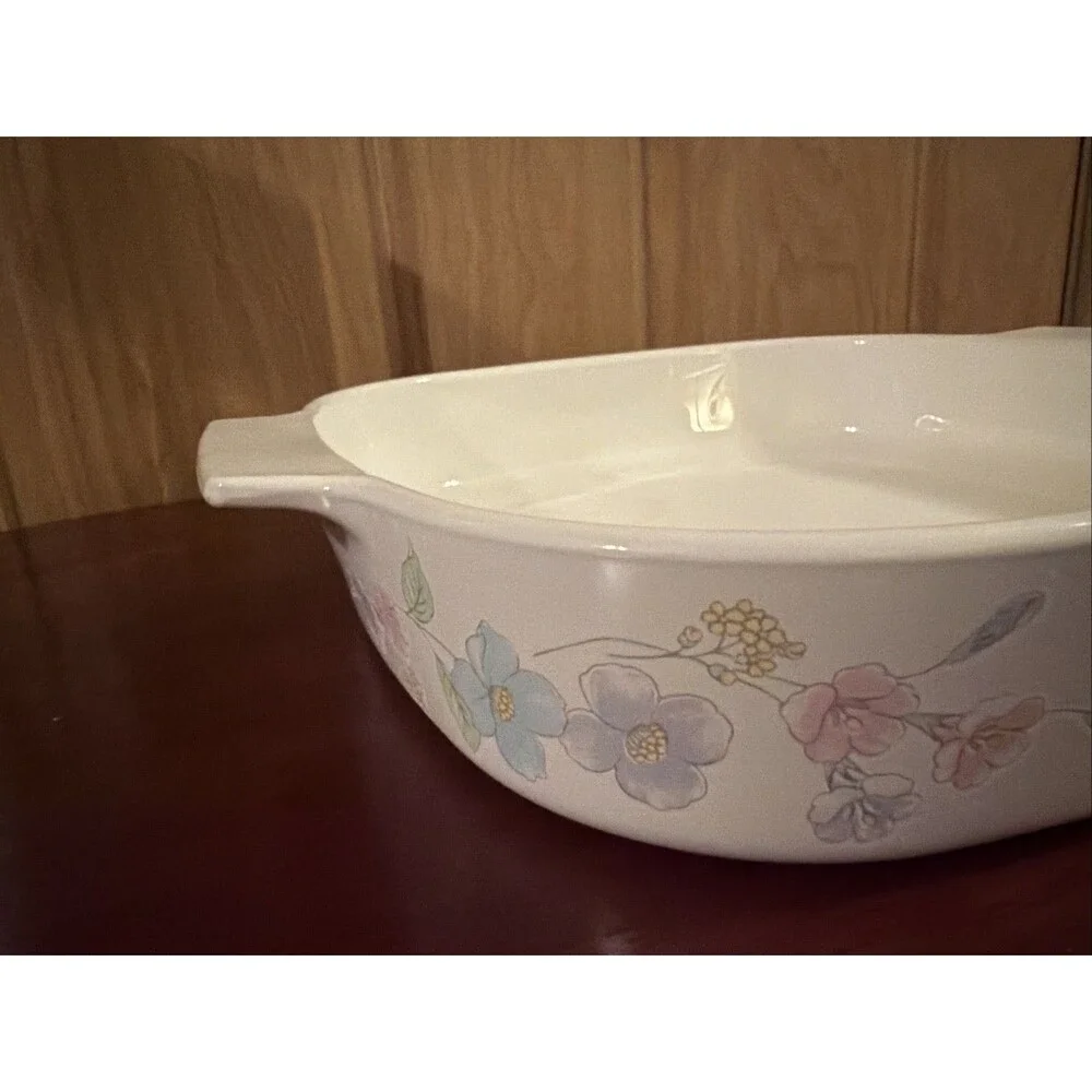 CorningWare A-10-B, 2.5L Floral Square Casserole Baking Dish.Excellent Condition